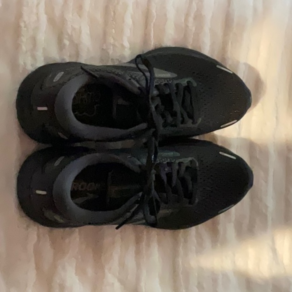Brooks Ghost Tennis Shoes